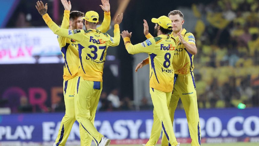 Chennai Super King player Celebrating win against Mumbai indians